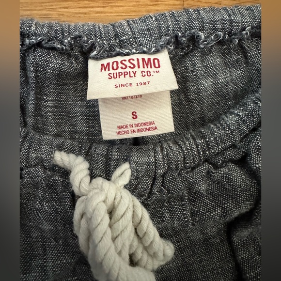 Mossimo Women’s Shorts Size Small - Picture 3 of 4